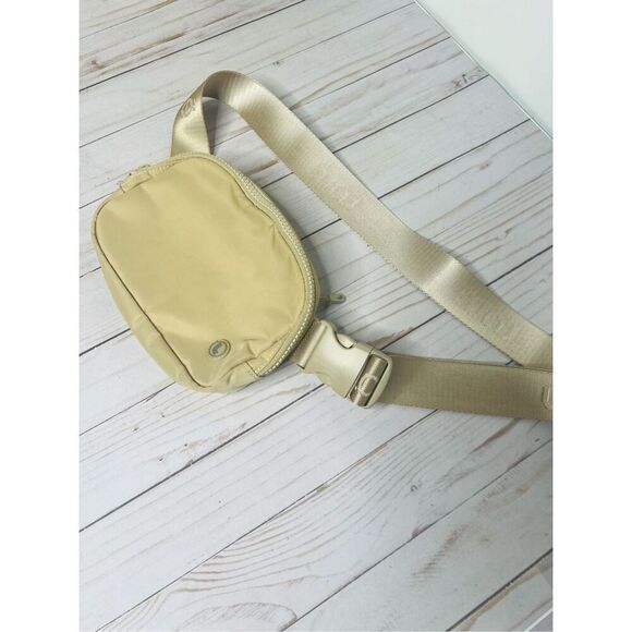 Lole Cream Tan Belt Crossbody Bag - Picture 2 of 6